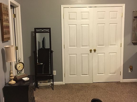 3rd image of 220 Holly Marie Dr