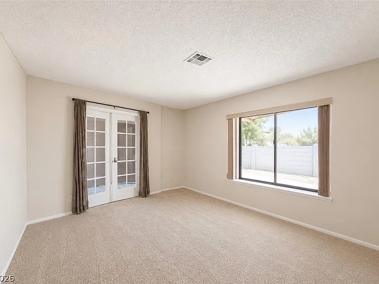 6491 W Viking Rd — Photo 2