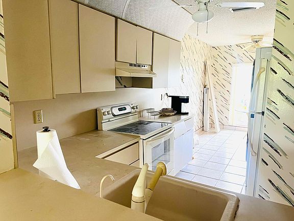 5th image of 13445 Fishtail Palm Court #C
