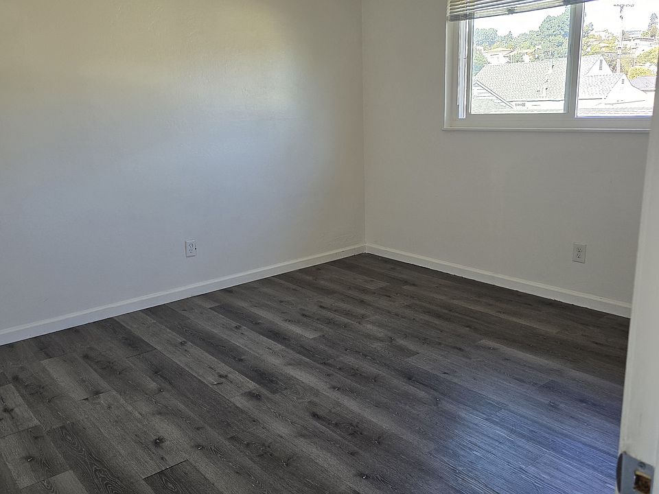 2nd image of 9874 Bancroft Ave #9