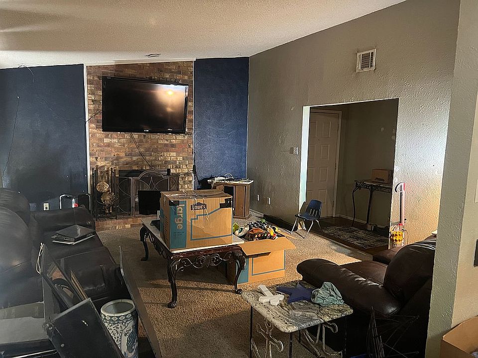 1st image of 833 Shady Glen Ln