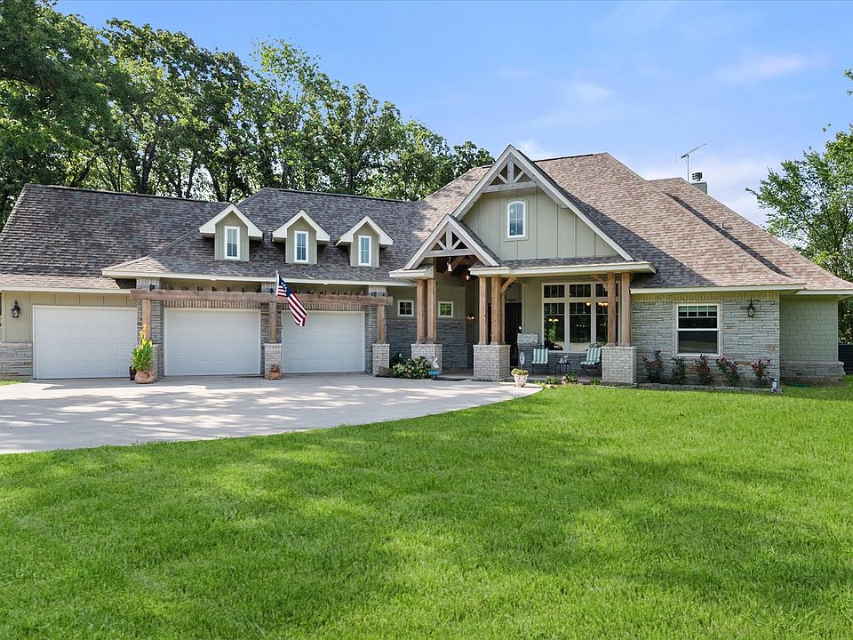 1st image of 930 Waters Edge Dr