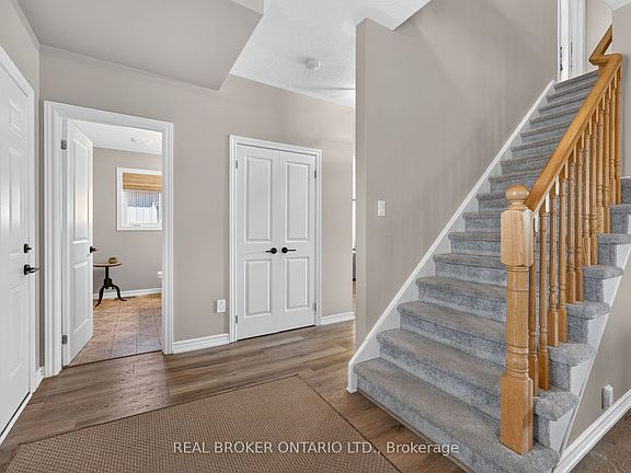 4th image of 36 Beverly St