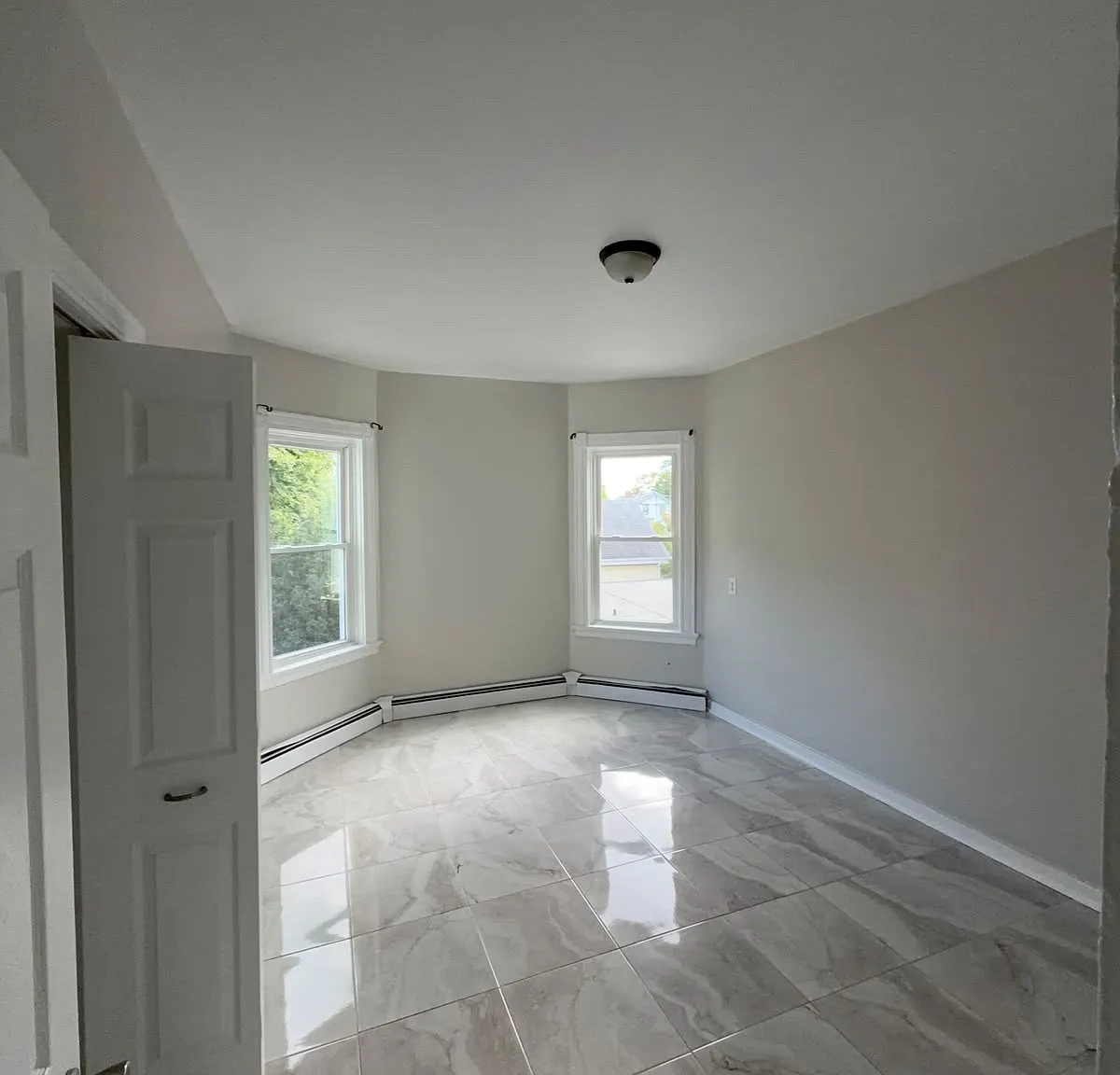 3 bed, 1200 sqft, $2,100 — Photo 2