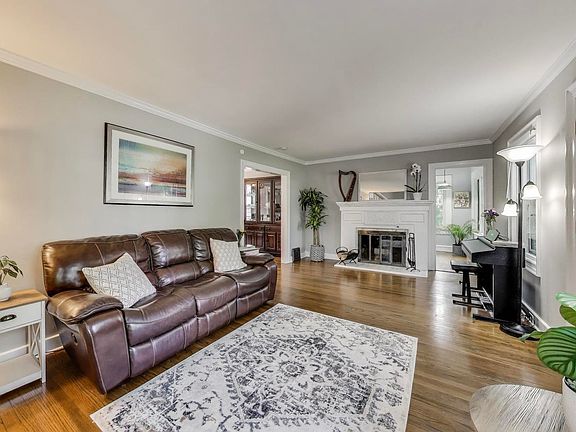 2nd image of 925 Judson Ave