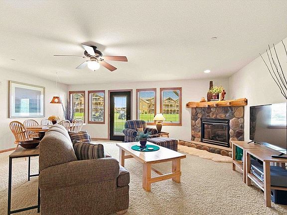 4th image of 1848-2 E 20th Ct #2402
