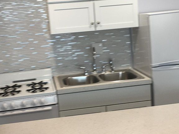 3rd image of 7041 S Washtenaw Ave