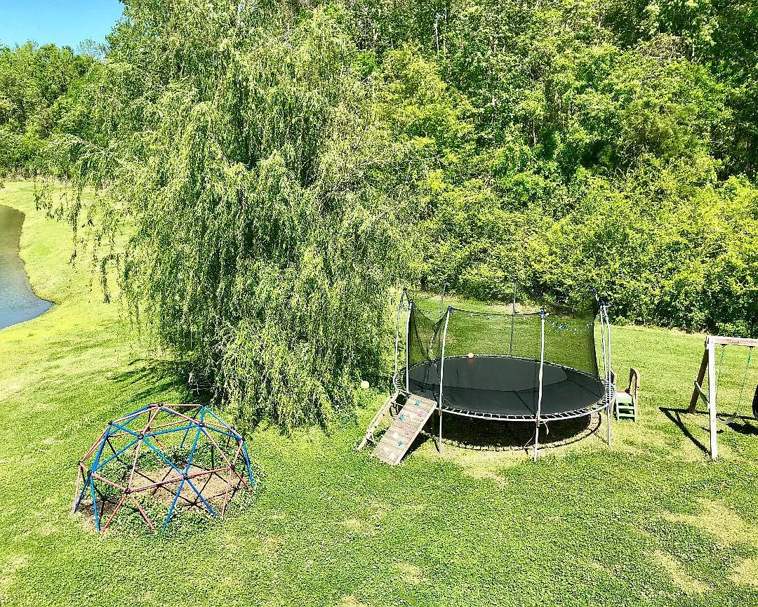 324 Clayburne Dr — Photo 2