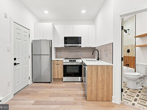 2nd image of 3206 Dauphin St #4