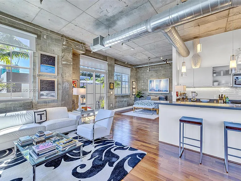 410 NW 1st Ave #206 — Photo 3