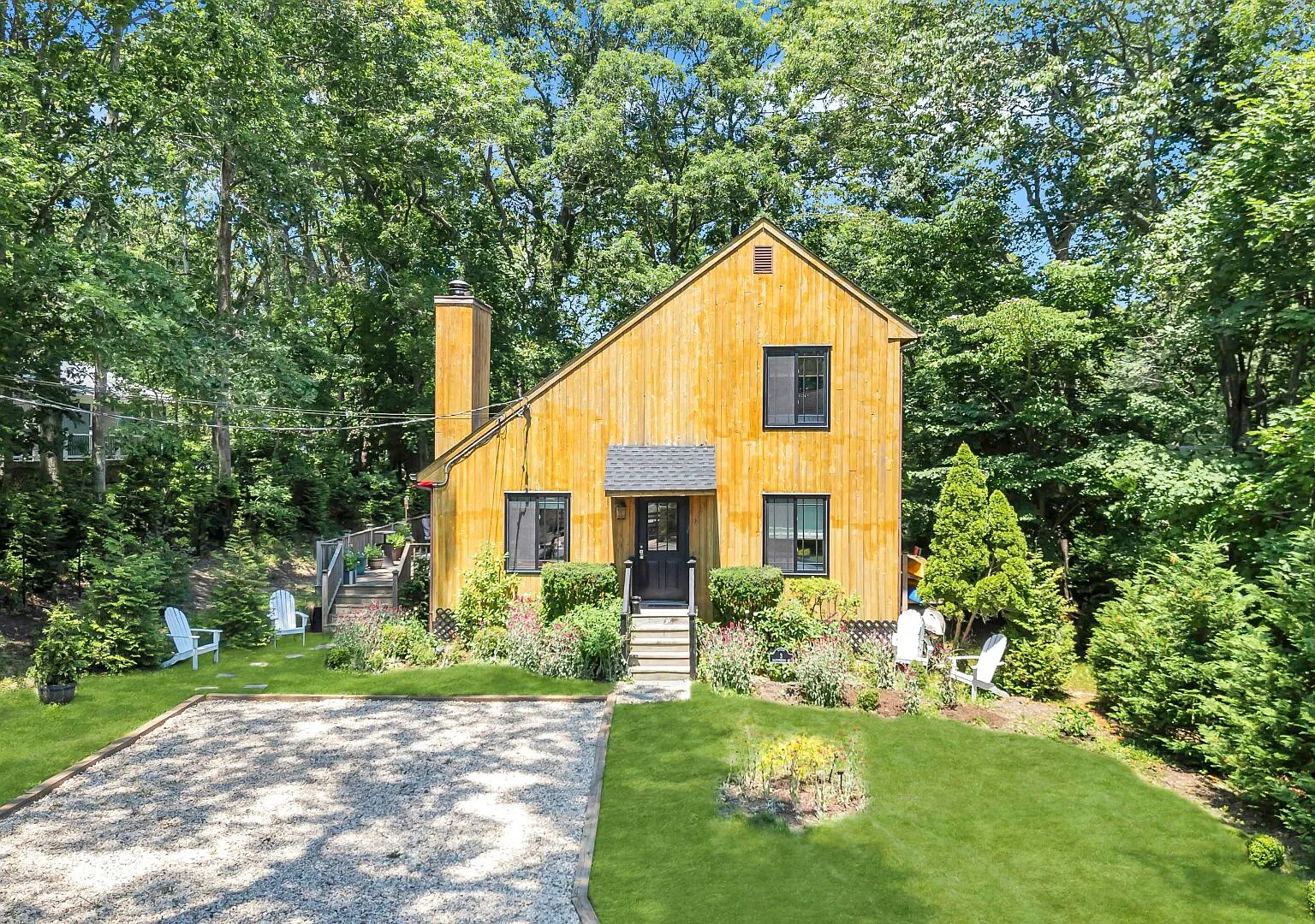 Bright East Hampton Home, Renovated Interior and Outdoor Kitchen — Photo 1