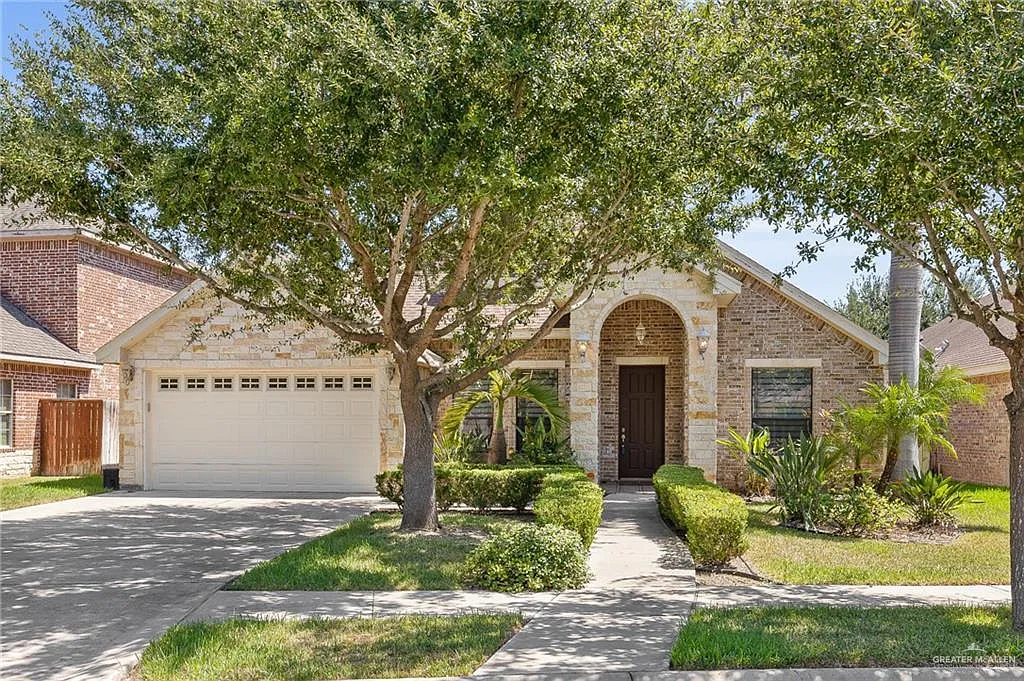 4 bed, 3.0 bath, 2498 sqft, $2,800 — Photo 1
