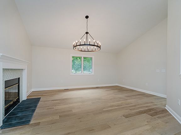 5th image of 2676 Oak Dr