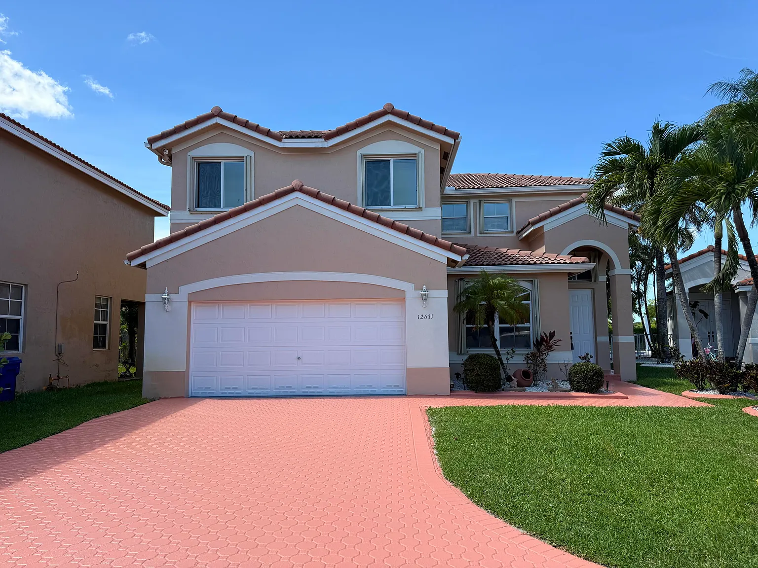 4 bed, 2.5 bath, 2497 sqft, $3,999 — Photo 3