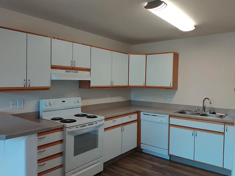 Creekview Apartments — Photo 9