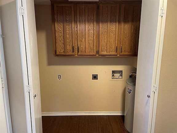 5th image of 734 Bluebonnet Dr