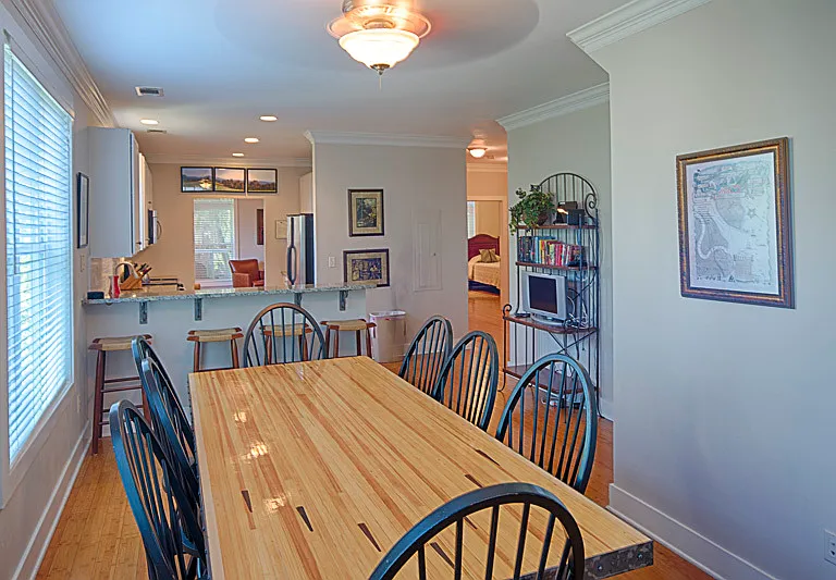 3206 Robertson Ave — Photo 8