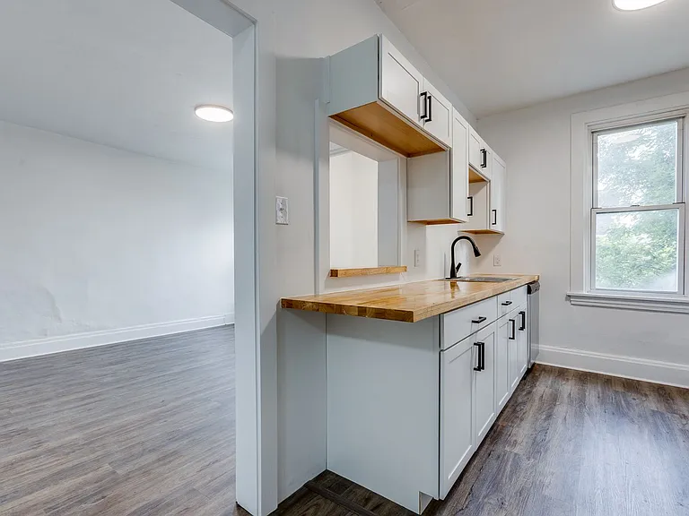 623 Lillian St — Photo 10