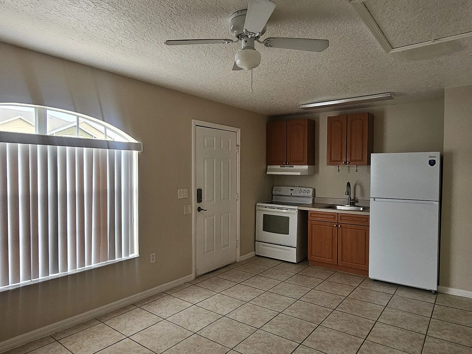 1 bed, $1,050 — Photo 2