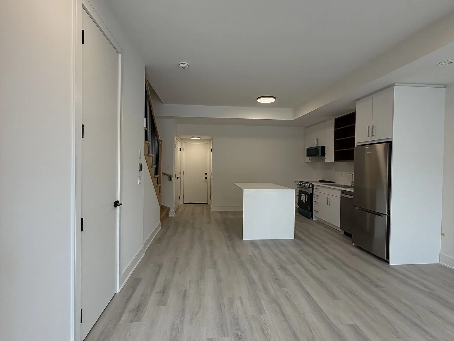 1 bed, $2,000 — Photo 2