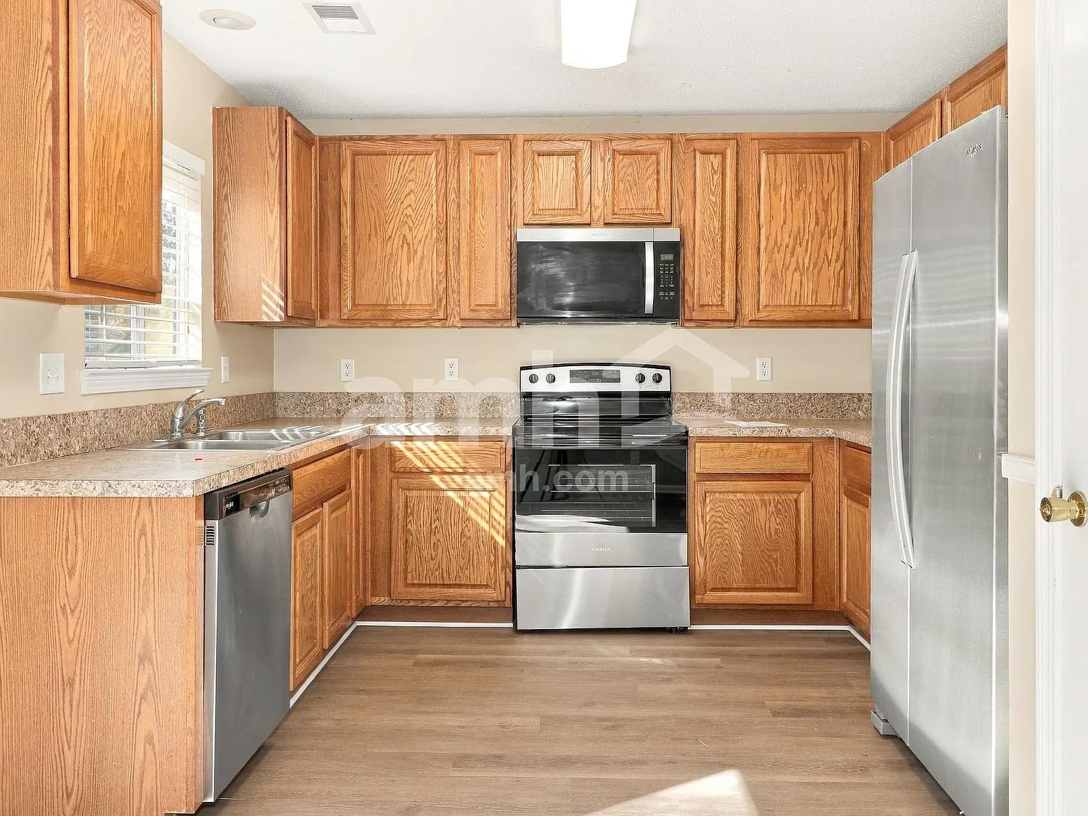 4 bed, 2.5 bath, 1704 sqft, $2,590 — Photo 4