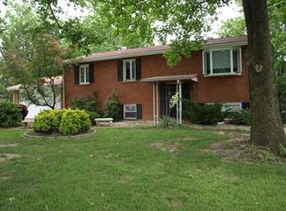 306 Surf Ct, Ballwin, MO 63021