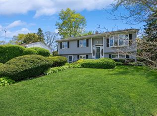 41 Topaz Dr, Ronkonkoma, NY 11779