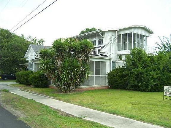 3rd image of 604 Lewis St
