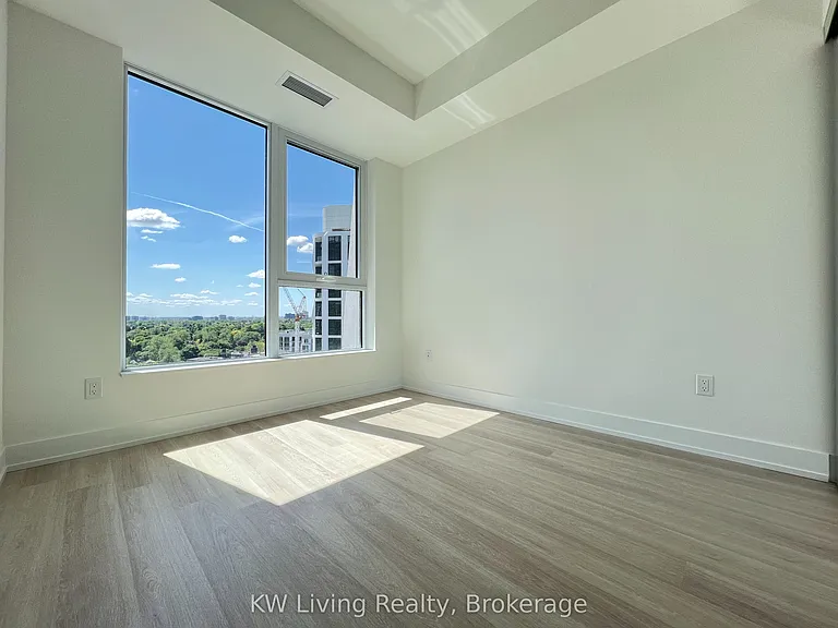 60 Central Park Dr #1807 — Photo 11