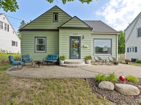 1333 Arianna St NW, Grand Rapids, MI 49504