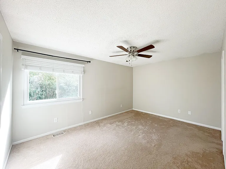916 Appleby Ct — Photo 31