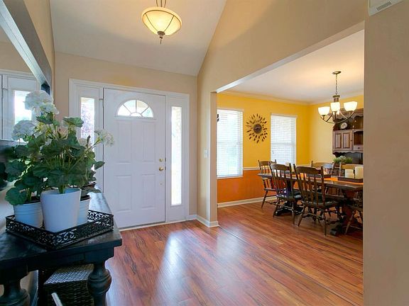 2nd image of 10150 Meadowknoll Dr