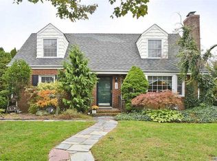 1958 Croydon Dr, Merrick, NY 11566