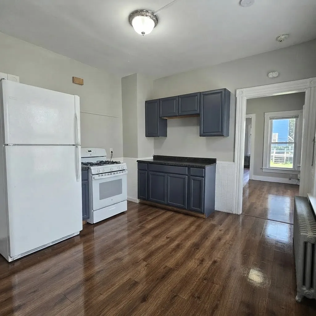 3 bed, 1074 sqft, $1,850 — Photo 3
