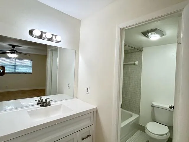 6061 N Falls Circle Dr #402 — Photo 16