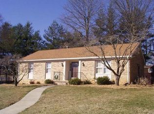 435 Summercrest Ave, Waynesboro, VA 22980