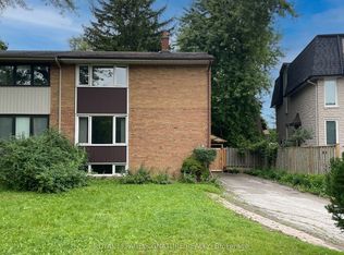 8 Birchbank Ln, Toronto, ON M3B 2Y3