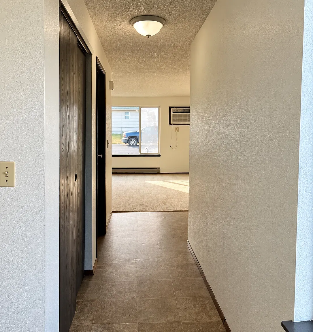 3 bed, $1,095 — Photo 2
