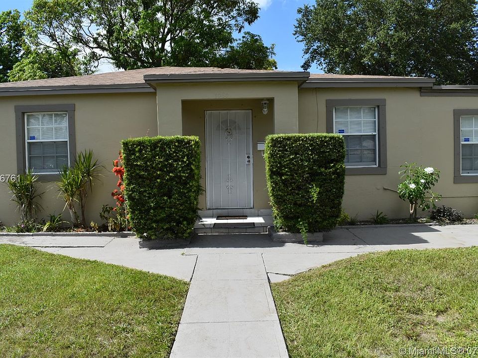 1st image of 1030 NE 139th St