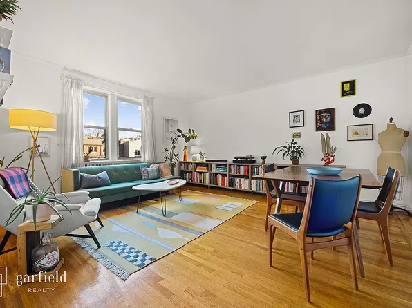 112 E 2nd St #2L, Brooklyn, NY 11218