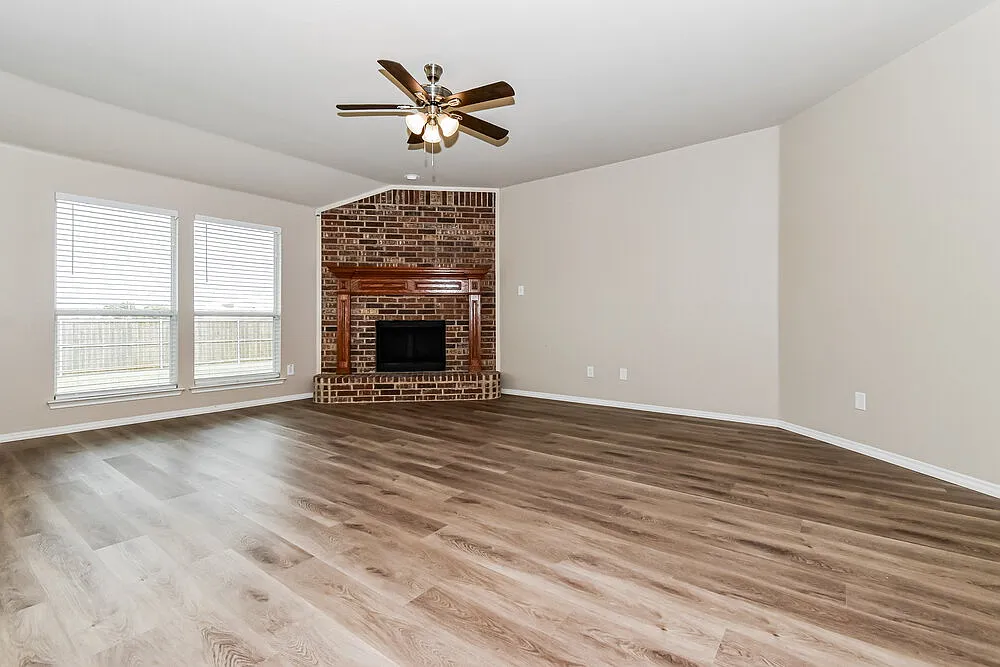 3 bed, 2.0 bath, 1712 sqft, $1,870 — Photo 3