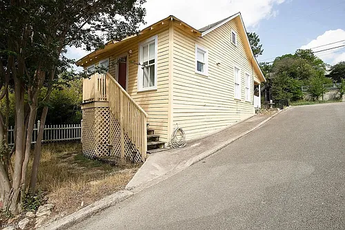 431 Lindsey St Photo 1