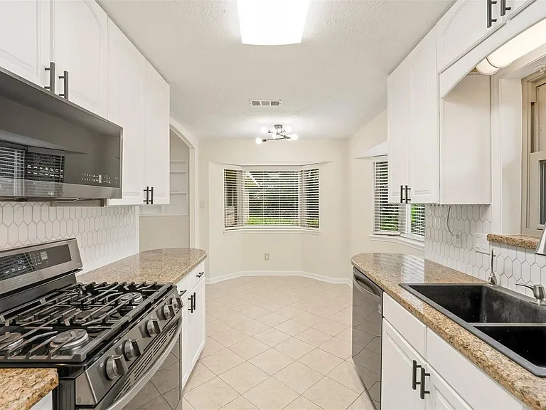 1911 Michele Dr — Photo 10