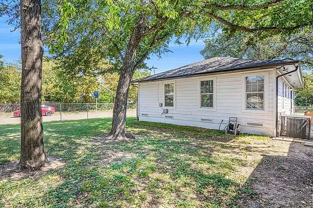 2533 Warren Ave — Photo 74