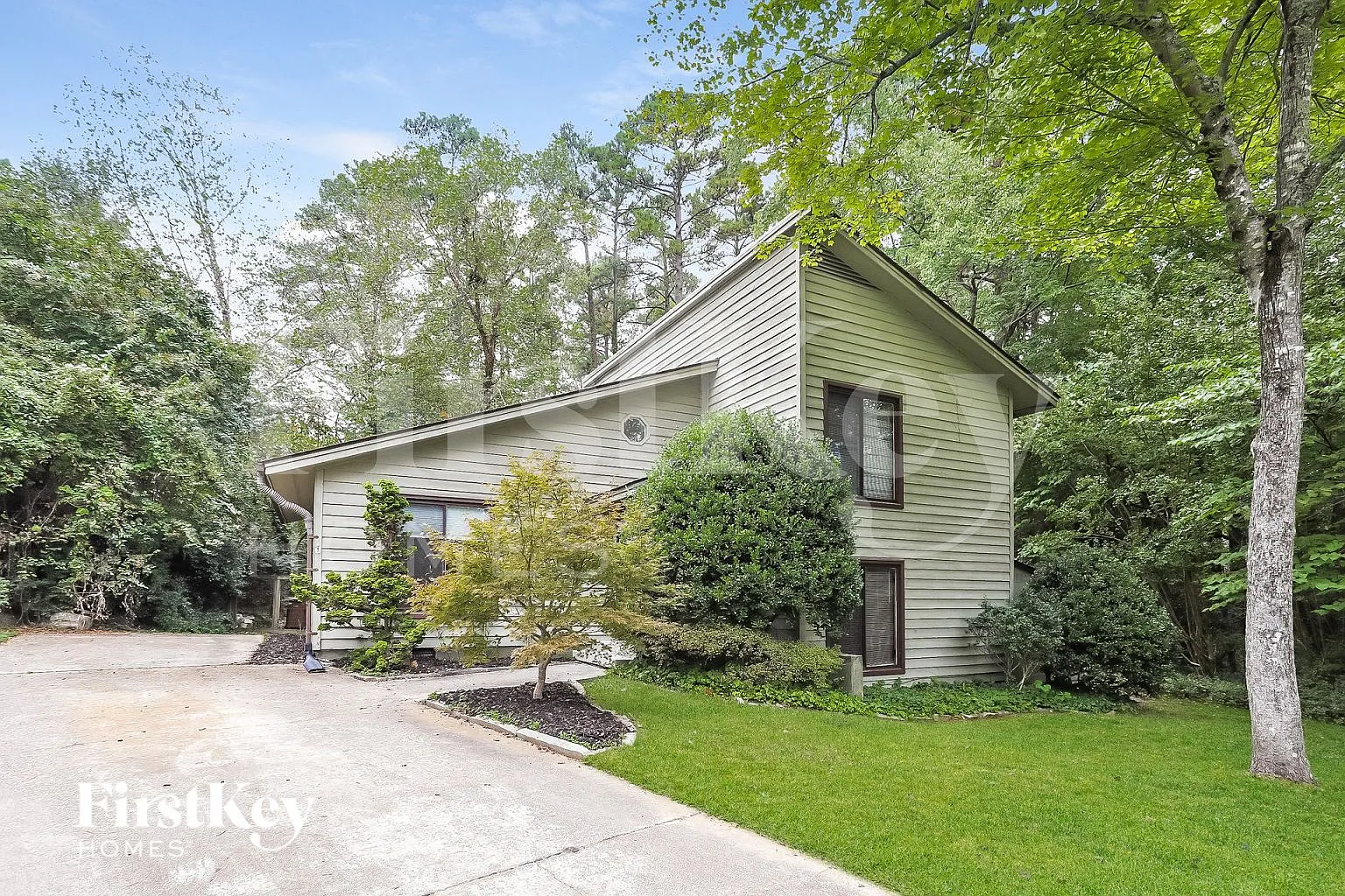 3 bed, 2.0 bath, 1512 sqft, $2,165 — Photo 1