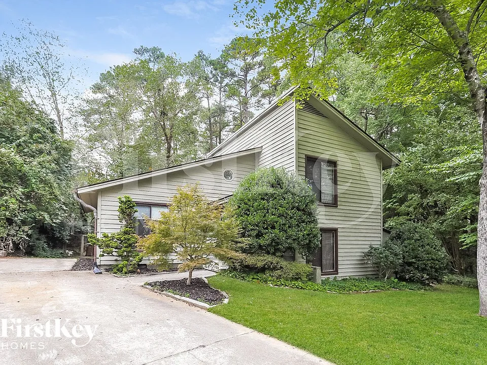 104 Solway Ct