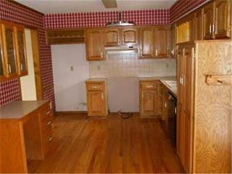 5th image of 212 SE Bristol Dr