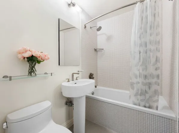 301 East 22nd Street image 5 of 5