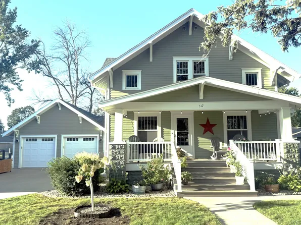 317 4th St NE, Orange City, IA 51041