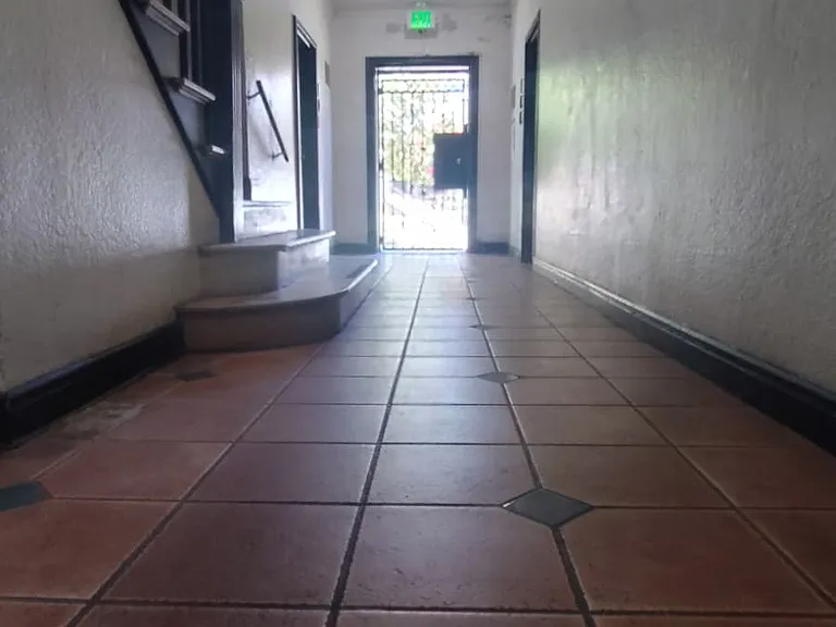 Larchmont Kenmore — Photo 10